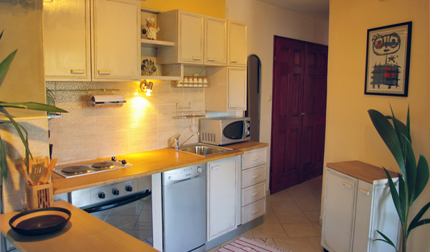 Croatia apartment Shabby chic kitchen